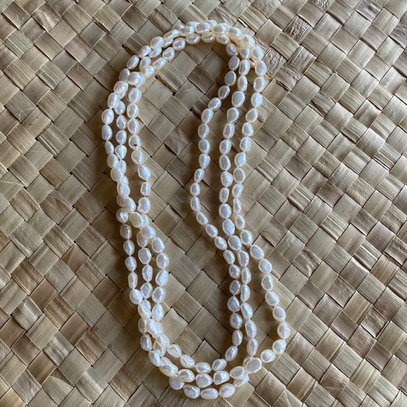 VINTAGE LONG FRESHWATER PEARL STRAND - Picture 1 of 4